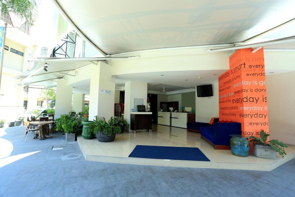 Hotel Reddoorz @ Istana Kuta Galeria 3*