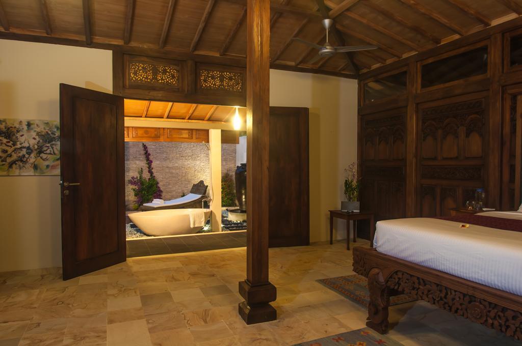 Villa Oceanfront Citakara Sari
