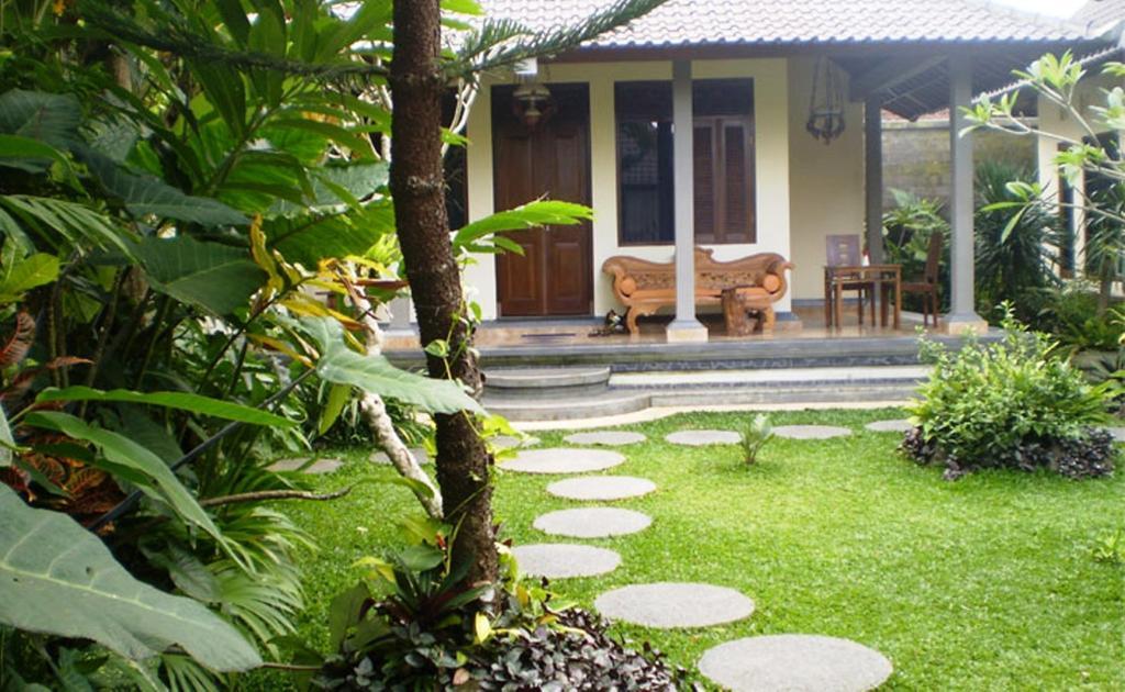 Loka Sari And Guest house