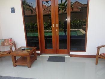 U House Seminyak 3*
