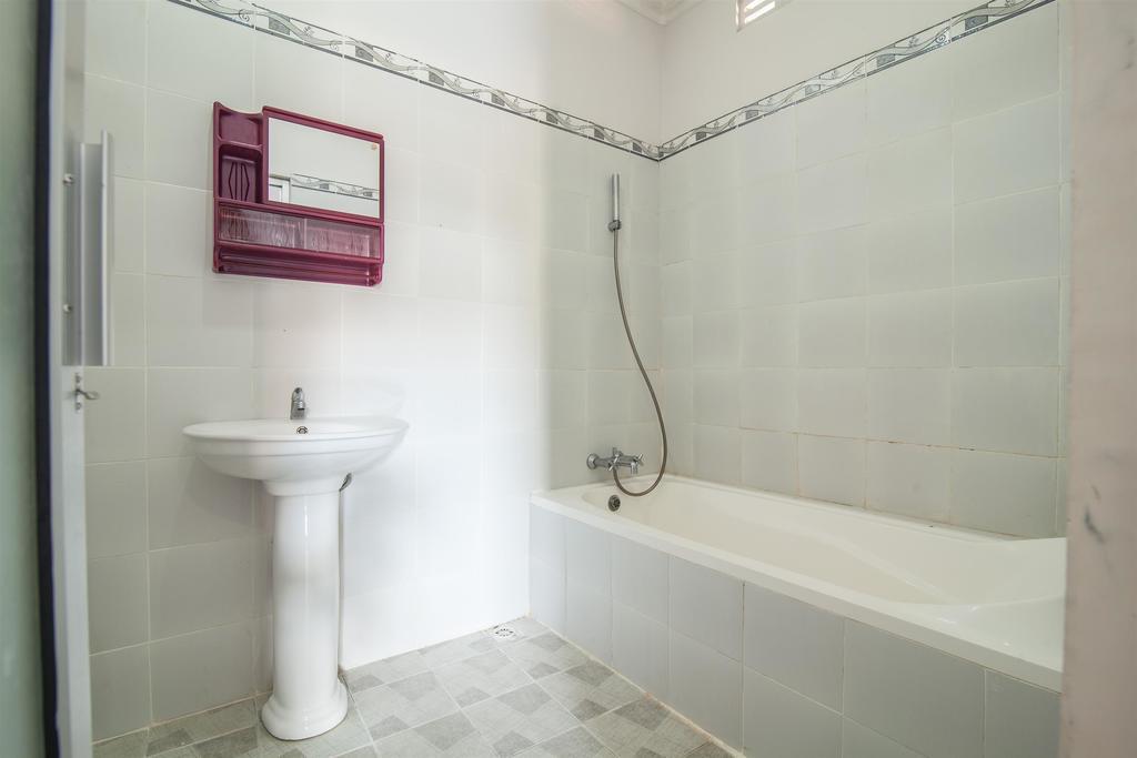 Guest house Grahadi 41 *