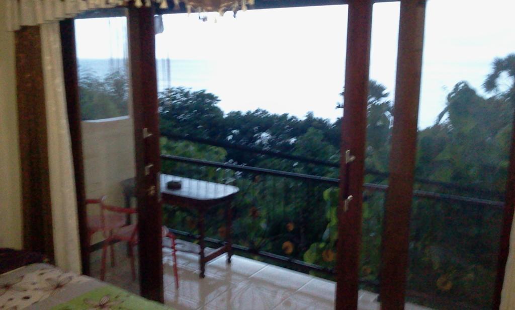 Sri * Amed (Bali)