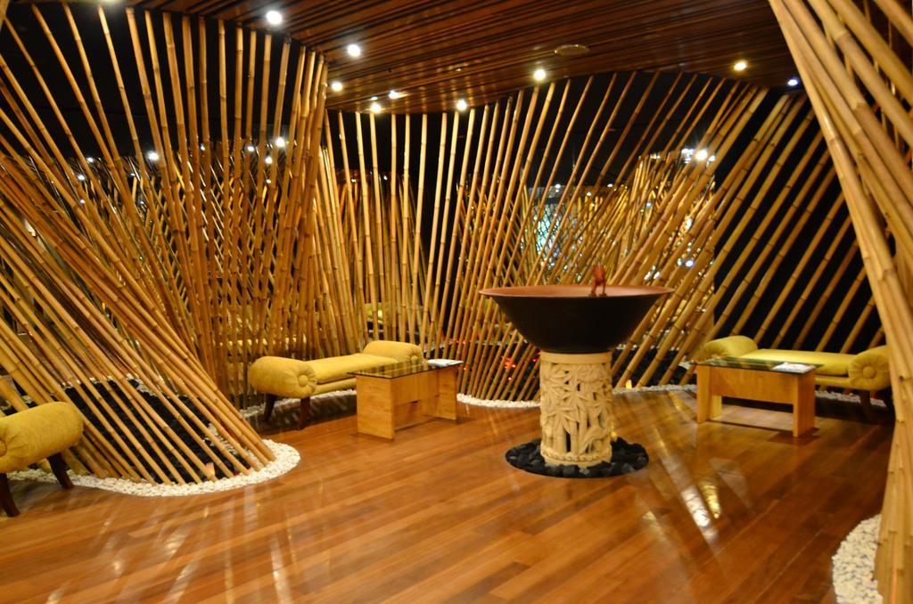 Kupu Kupu & By L'occitane 4*