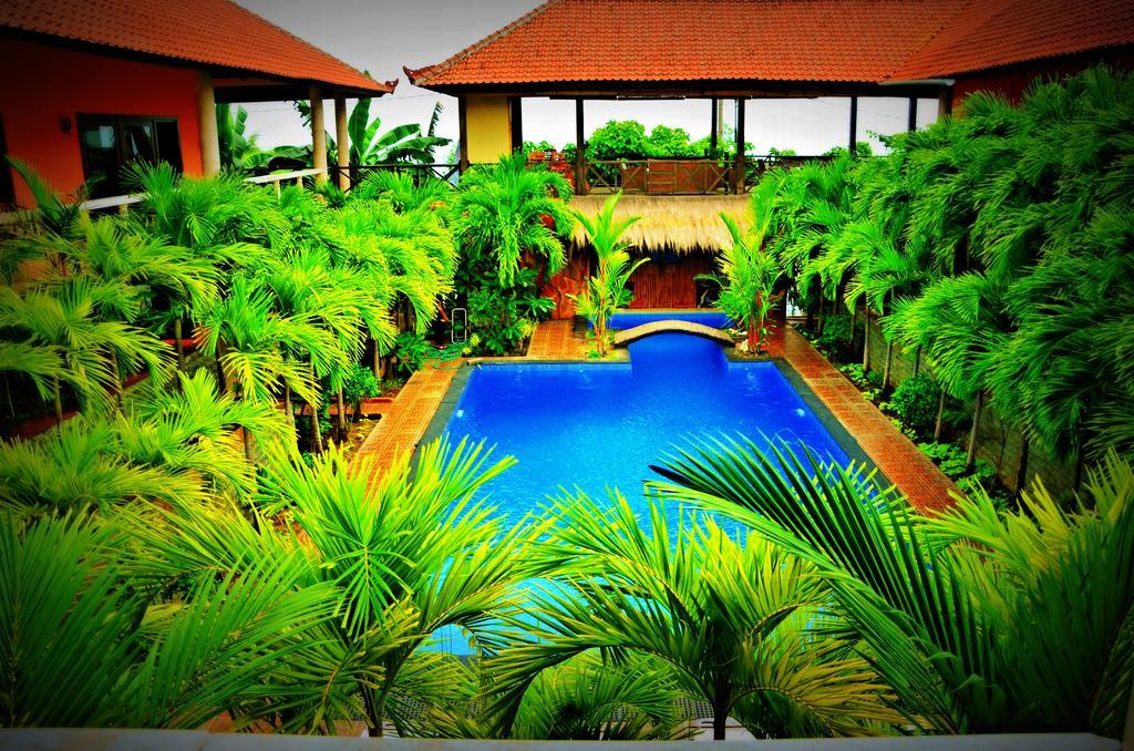 Backpacker Hotel 2*