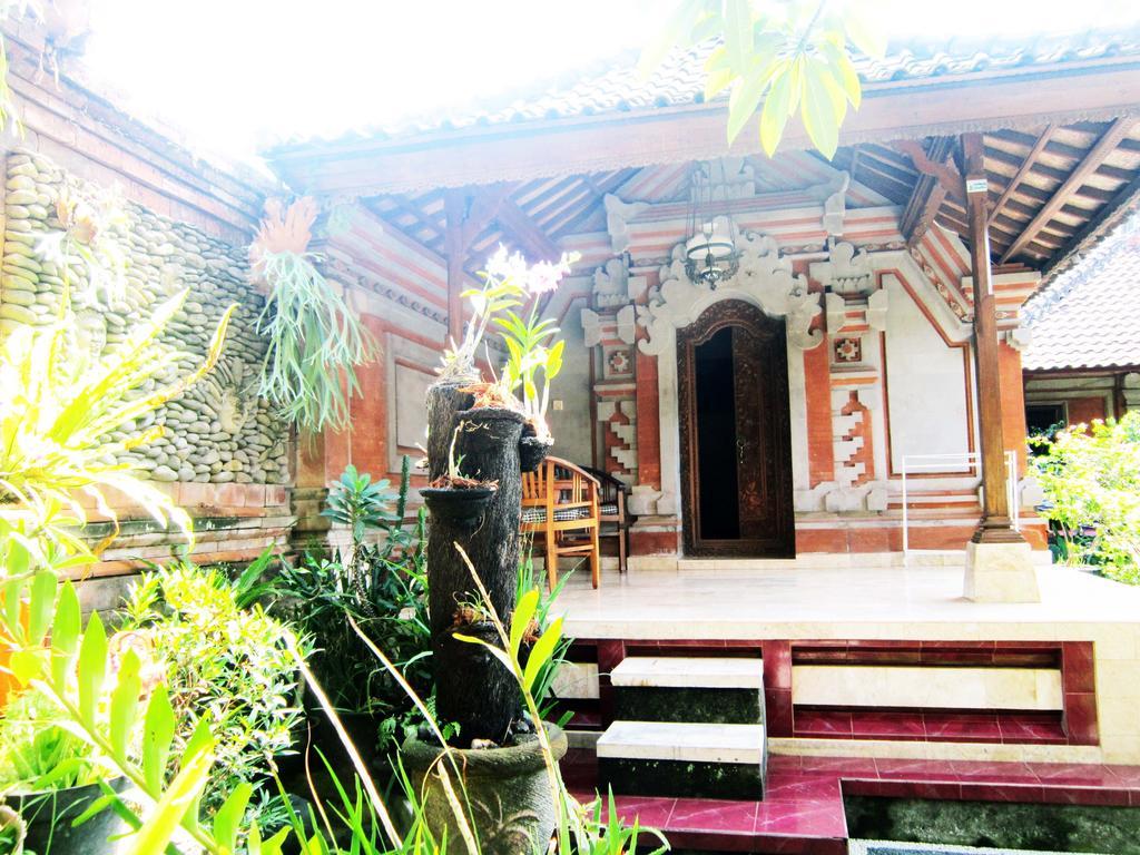 Tunjung Wisma tamu