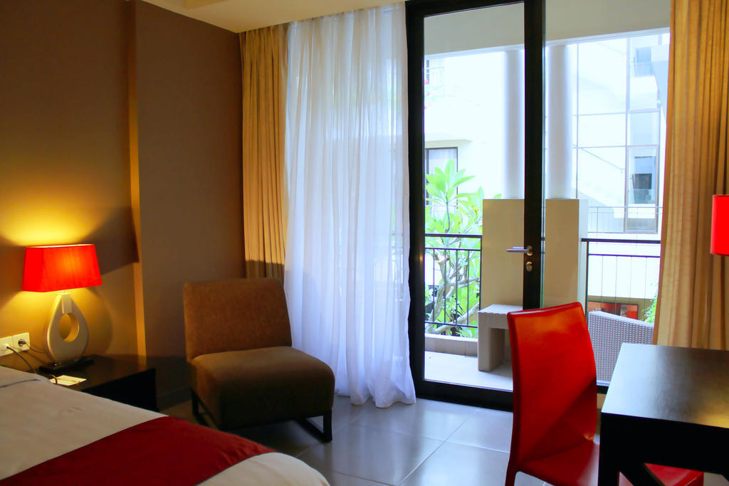 Hotel 100 Sunset Kuta & Ballroom
