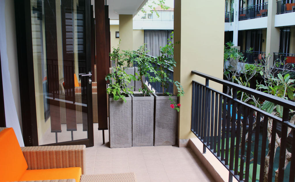 Hotel 100 Sunset Kuta & Ballroom 3*