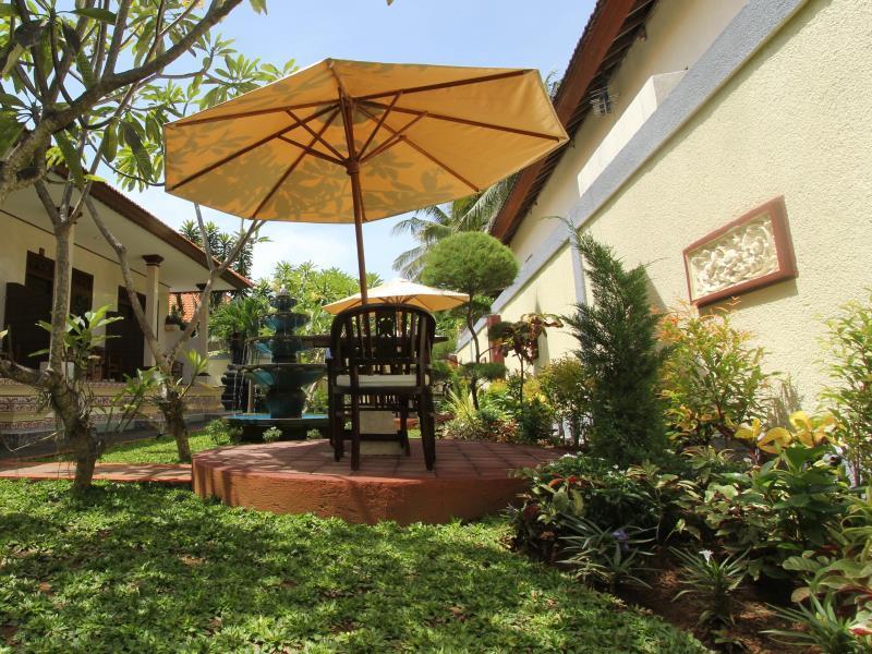 Tempat Tidur & Sarapan Frangipani 2*