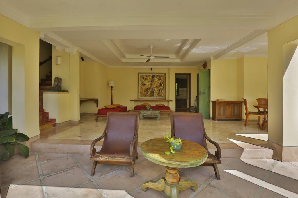Resor Alam Puri Art Museum &