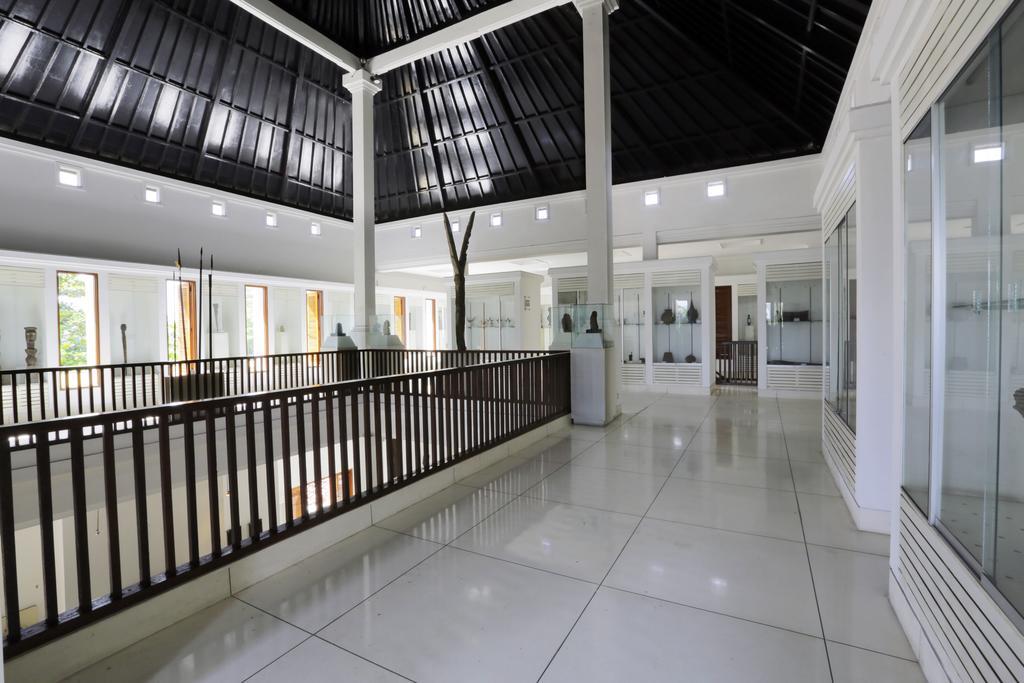 Resor Alam Puri Art Museum &
