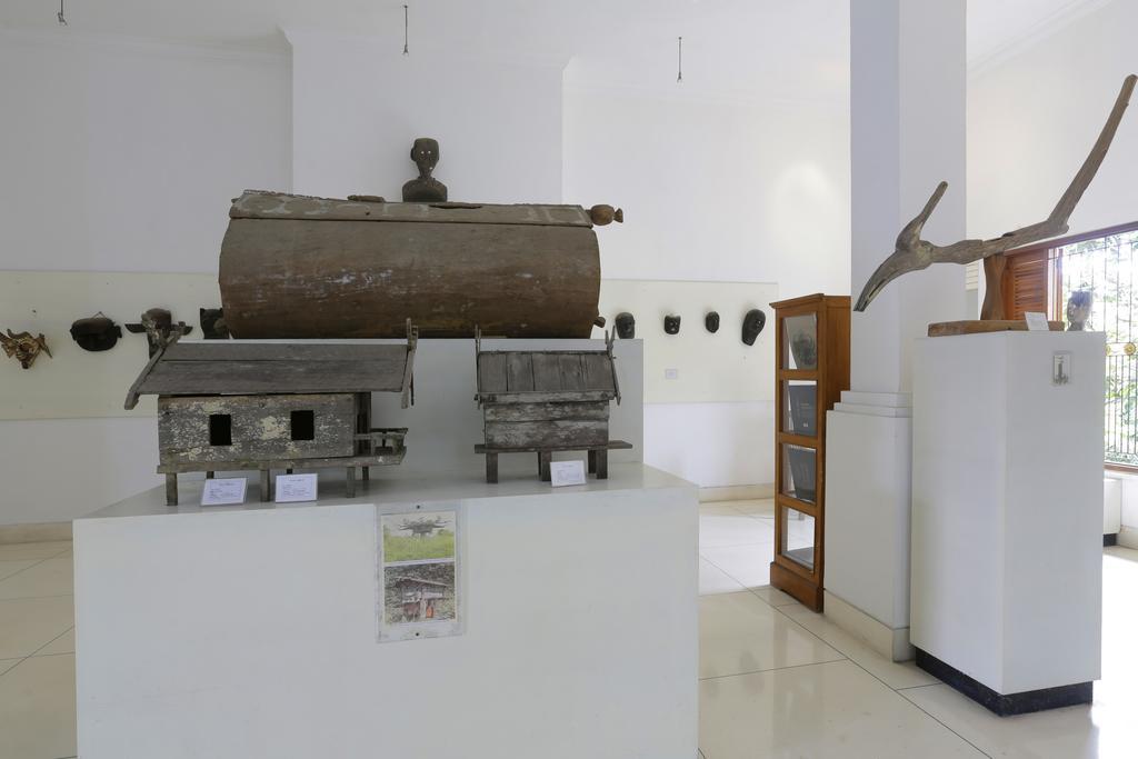 Resor Alam Puri Art Museum &