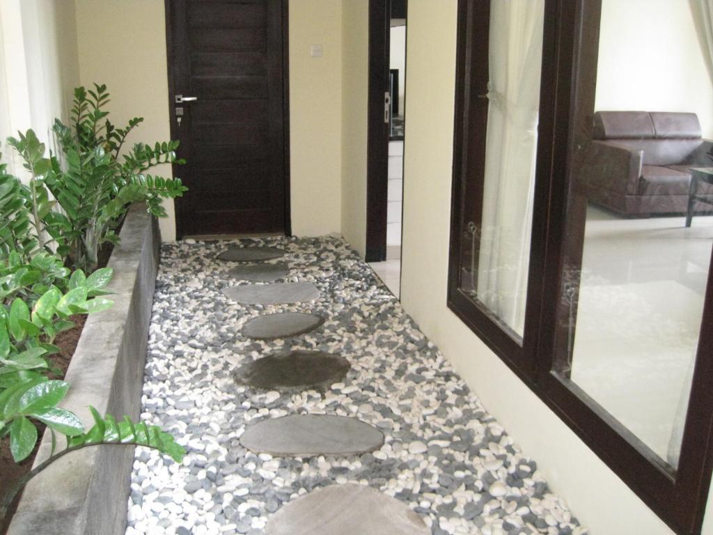 828 Denpasar (Bali)