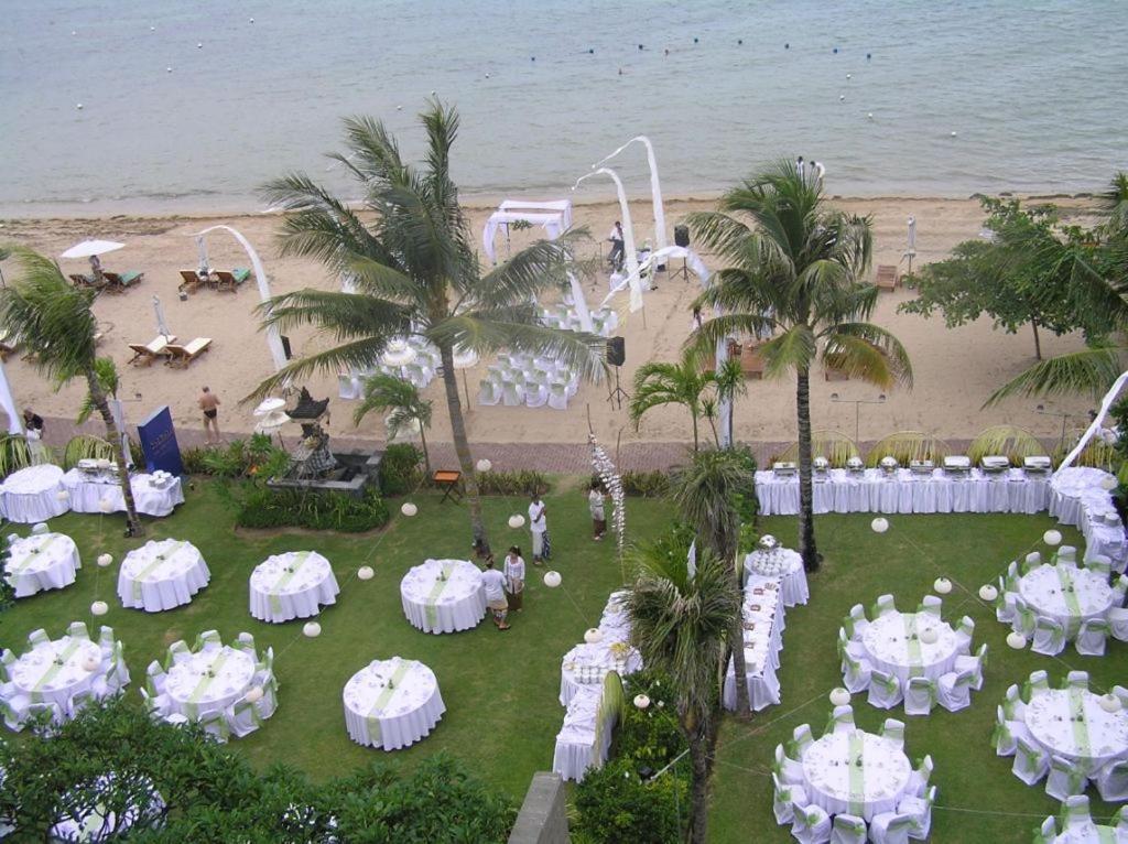 Hotel The Oasis Benoa Bali 4*