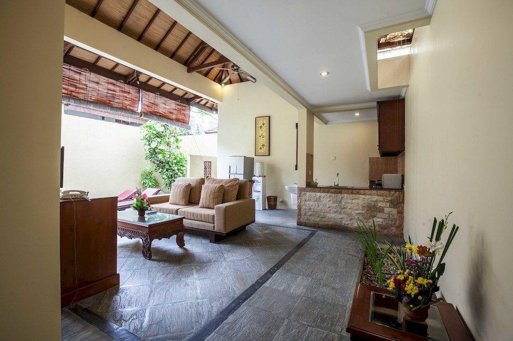 Villa Putu Bali & *