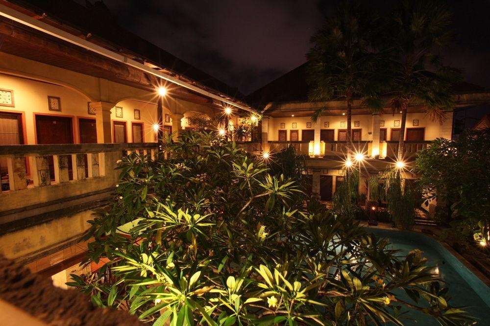 Super Oyo Townhouse Oak Maxi Legian Kuta (Bali)