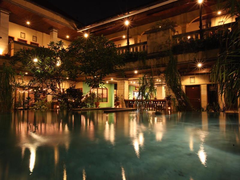 Hotel Super Oyo Townhouse Oak Maxi Legian