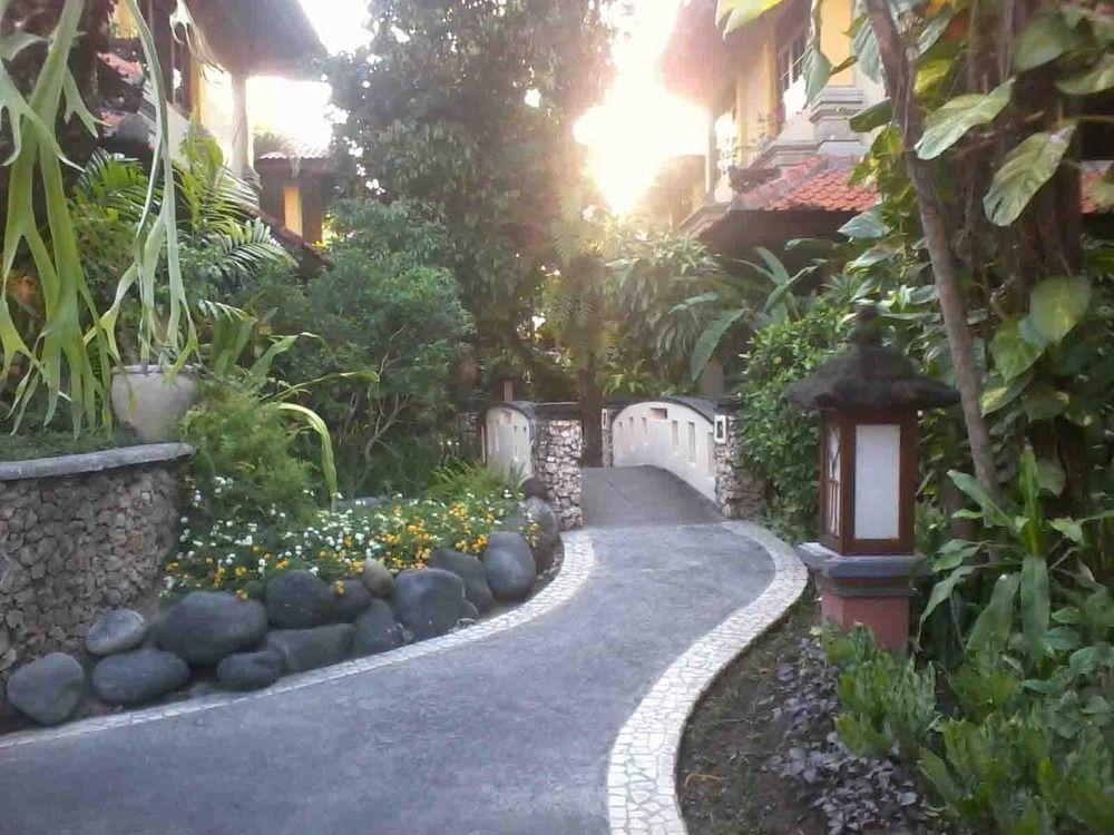 Royal Tunjung Hotel&villa - Chse Certified Taman liburan