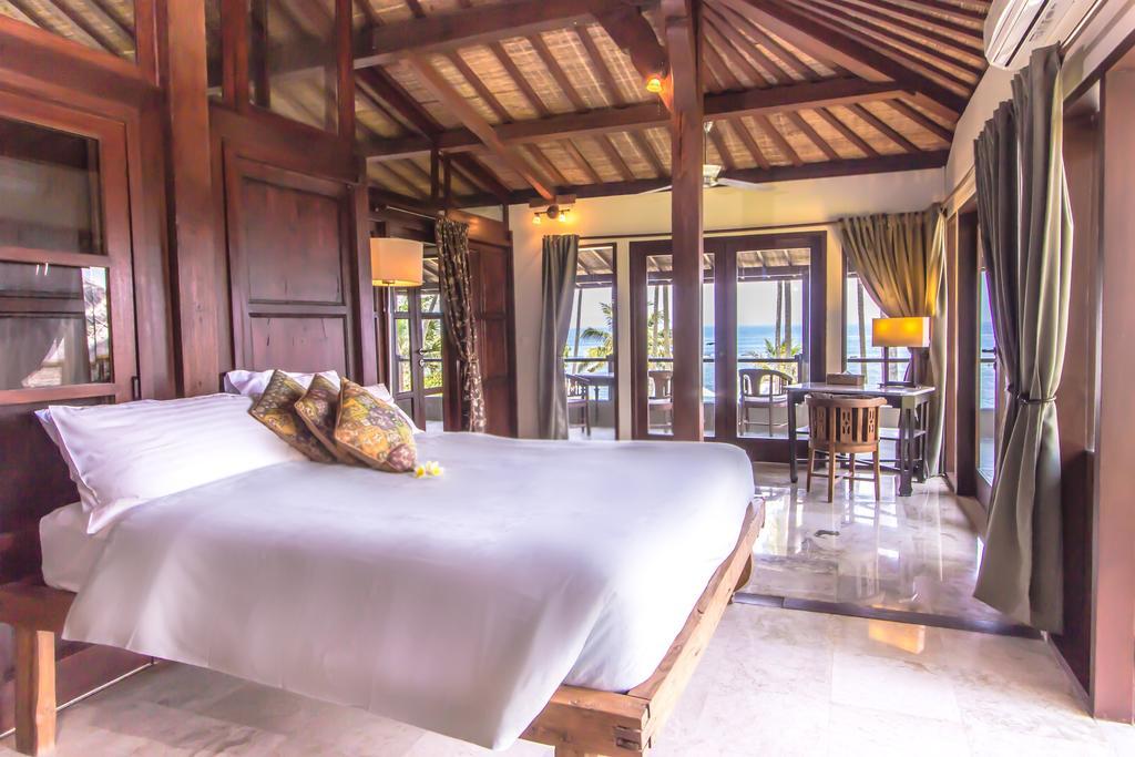 Villa Oceanfront Citakara Sari