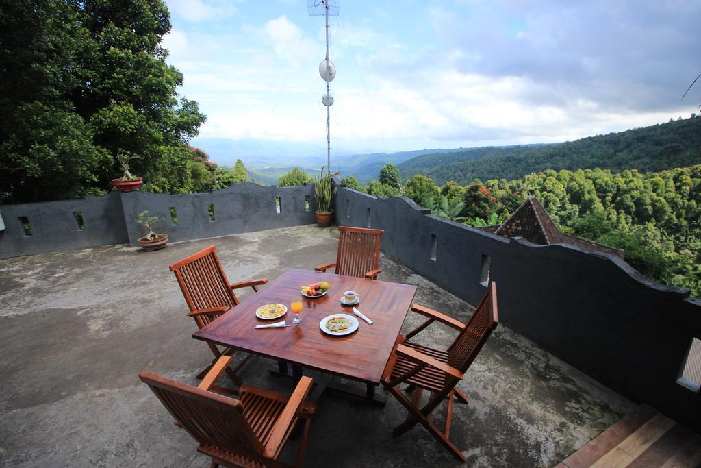 Adila Warung And Munduk (Bali)
