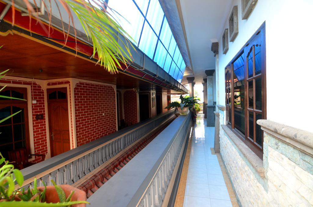 Lori Beach Guest house Seminyak (Bali)
