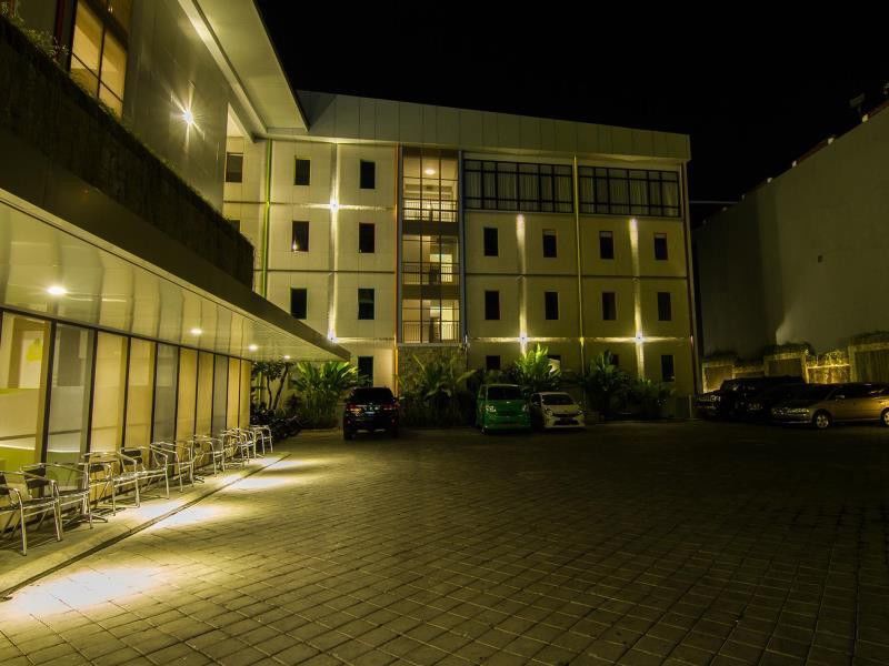 Hotel Urban Styles Hitz Kuta 2*