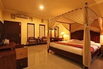 Super Oyo Townhouse Oak Maxi Legian Hotel