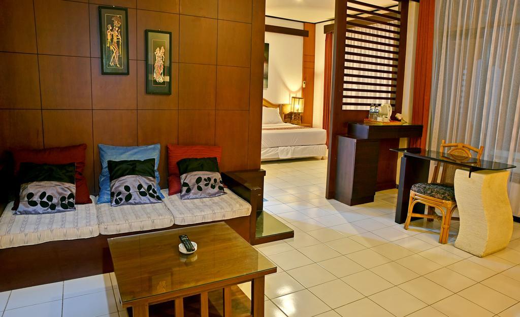 Puri Naga Beachfront Hotel 3*