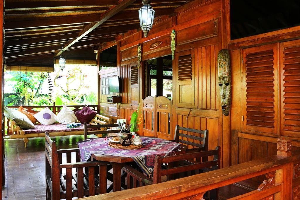 Lovina Beachhouse Villas *