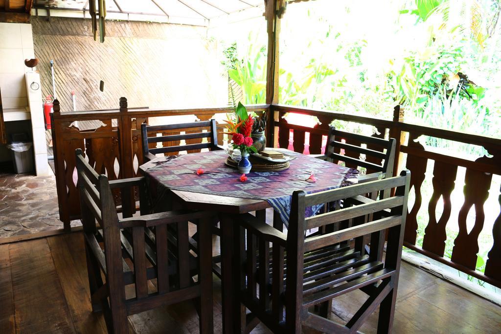 Lovina Beachhouse Villas