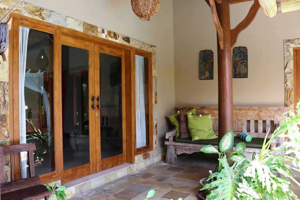 Villa Lovina Beachhouse Villas *