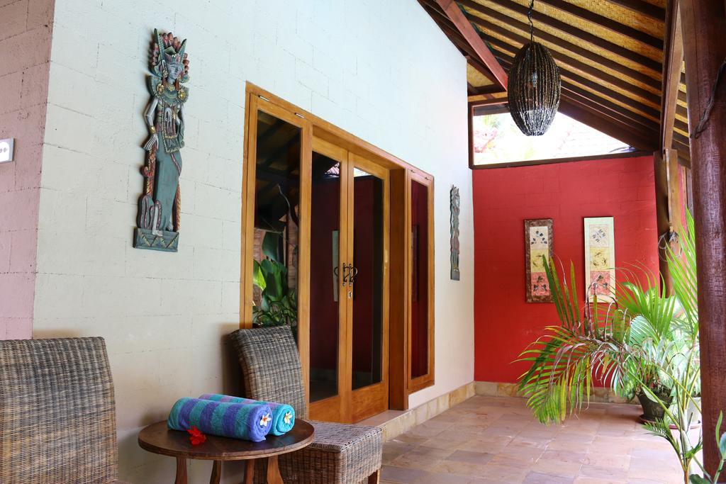 Lovina Beachhouse Villas *