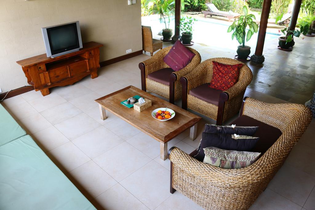 Lovina Beachhouse Villas