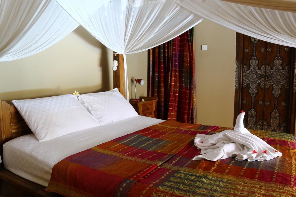 Lovina Beachhouse Villas
