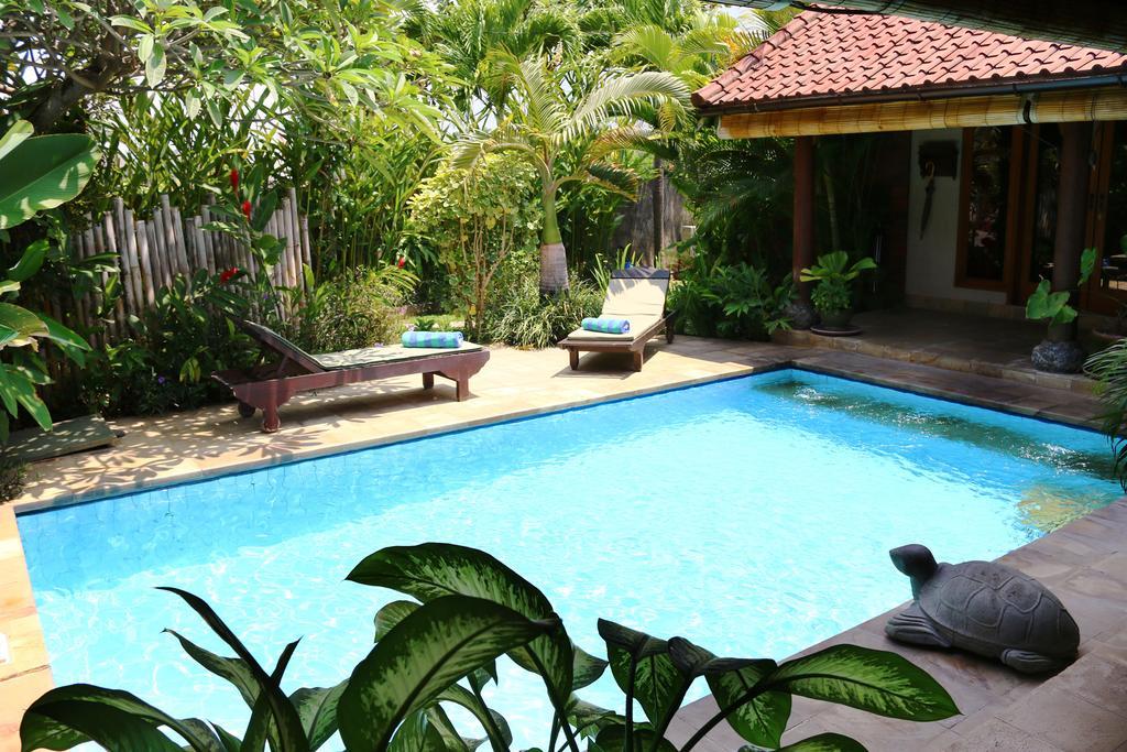 Lovina Beachhouse Villas
