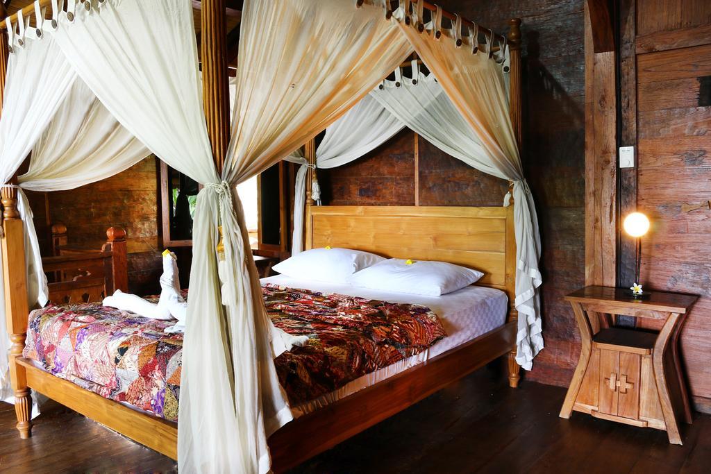 Lovina Beachhouse Villas
