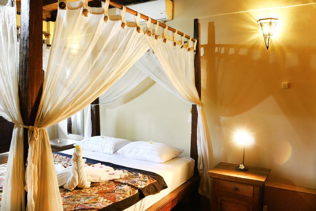 Lovina Beachhouse Villas