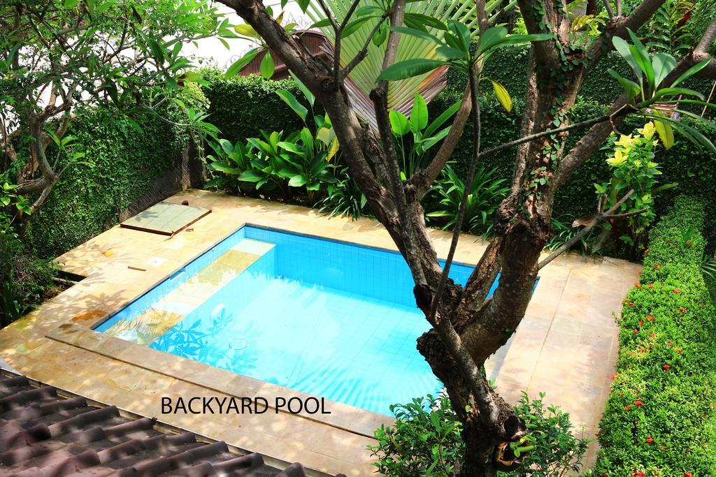 Lovina Beachhouse Villas *