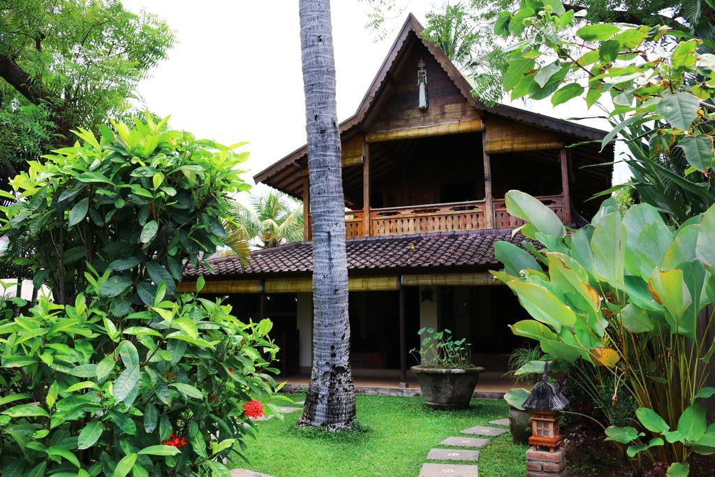 Lovina Beachhouse Villas