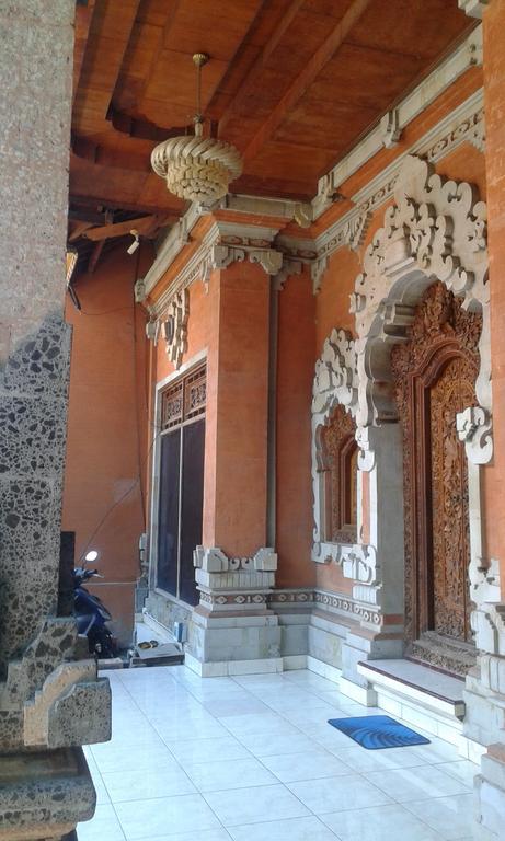Ratih Bali * Denpasar (Bali)