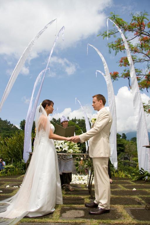 Tirta Ayu And Restaurant Karangasem (Bali)