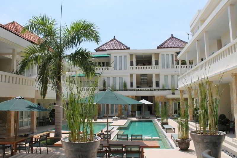Bali Court & 3*