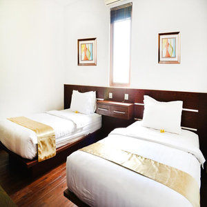 Devata And Hotel Legian (Bali)