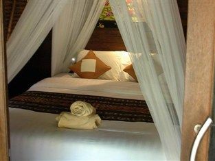 Lotus Garden Huts Holiday park 3*