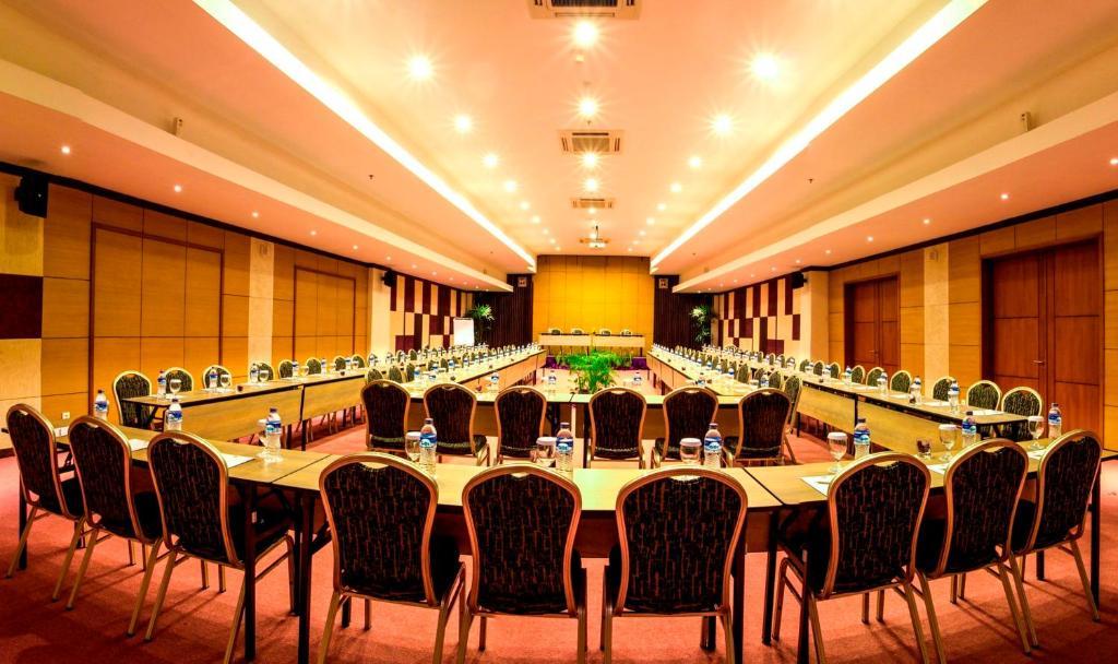 Hotel Kuta Park 4*