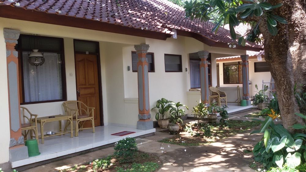 Hotel Bali Lovina 3*