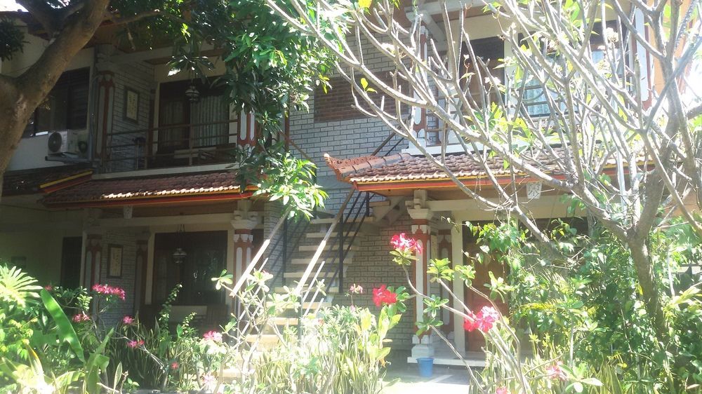 Hotel Bali Lovina 3*