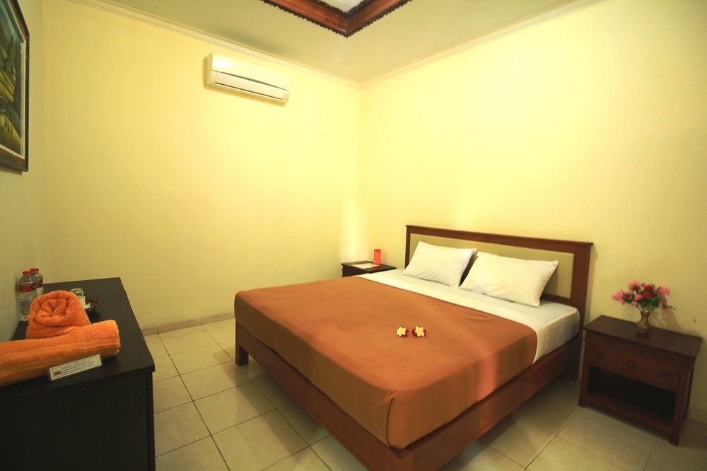 Hotel Bali Lovina 3*