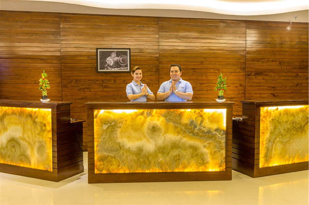 Kutabex Beachfront Hotel 3*