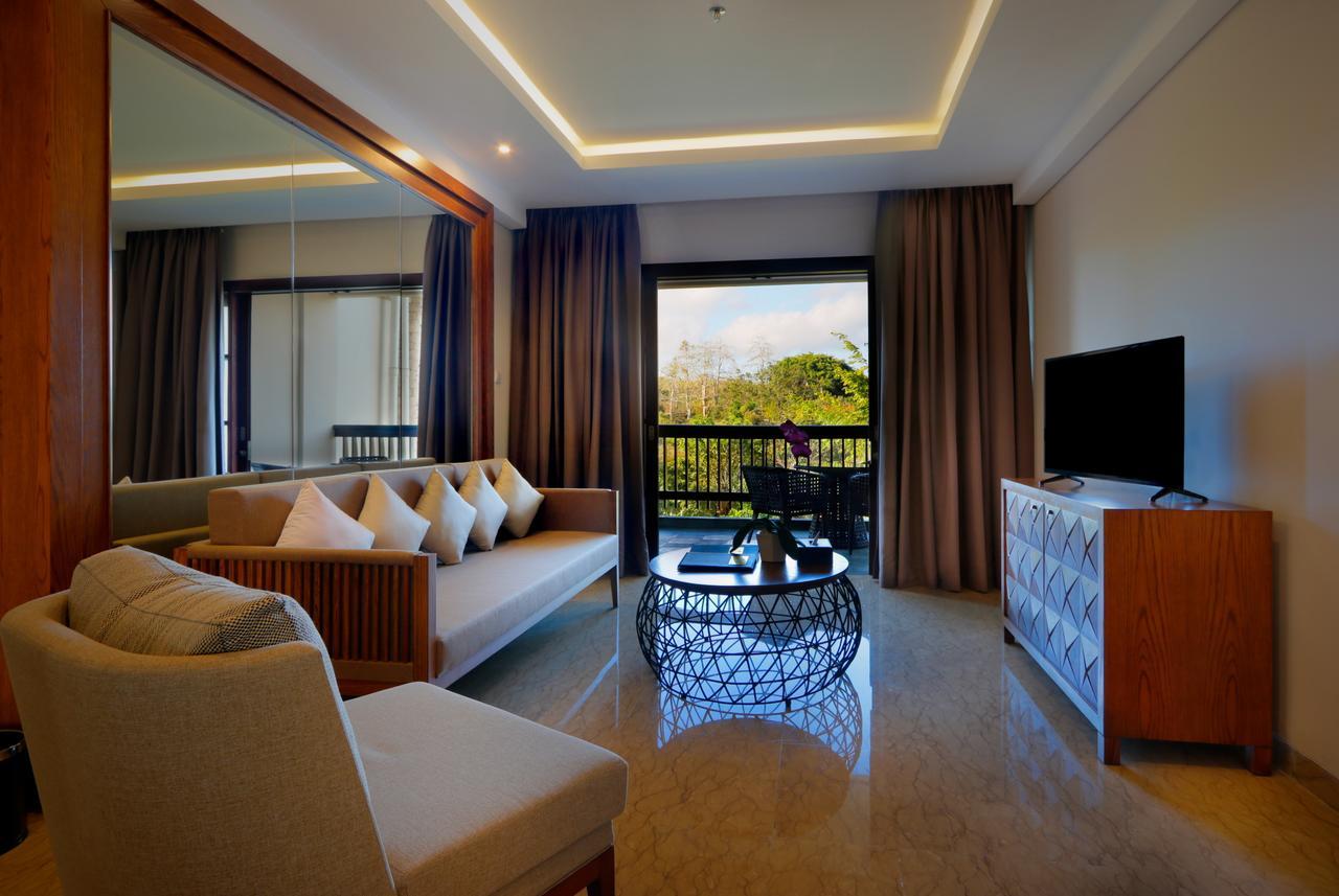 Royal Tulip Springhill Resor 5*