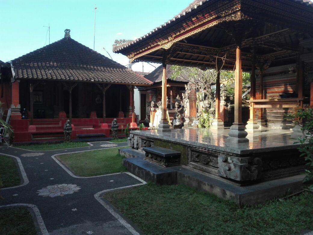 Poshtel *